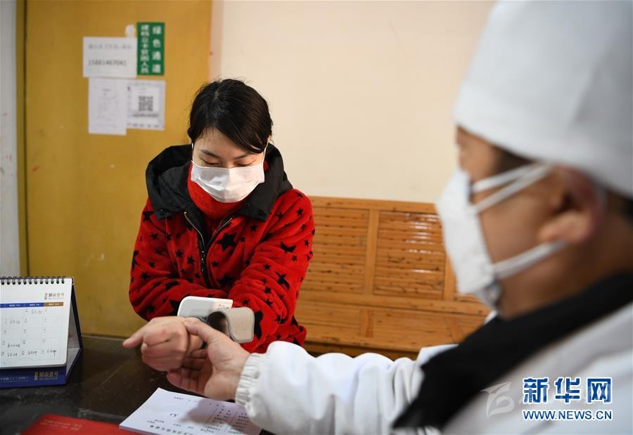 （抓好經(jīng)濟(jì)發(fā)展 應(yīng)對(duì)復(fù)雜局面·圖文互動(dòng)）（1）2500萬(wàn)農(nóng)民工如何安全返崗？——農(nóng)民工大省四川復(fù)工觀察