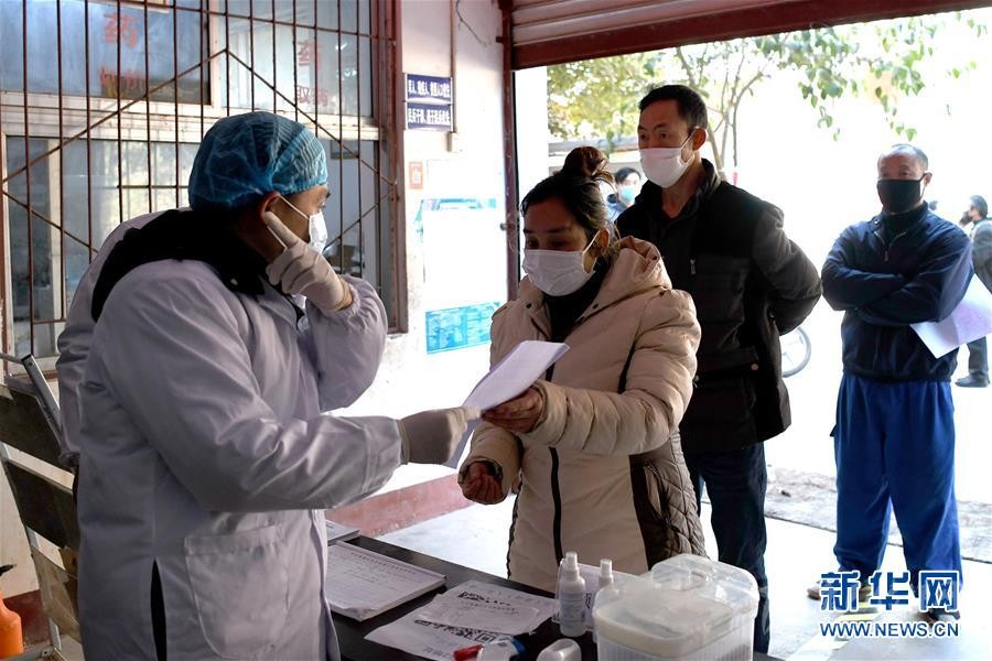 （抓好經(jīng)濟(jì)發(fā)展 應(yīng)對(duì)復(fù)雜局面·圖文互動(dòng)）（3）2500萬(wàn)農(nóng)民工如何安全返崗？——農(nóng)民工大省四川復(fù)工觀察