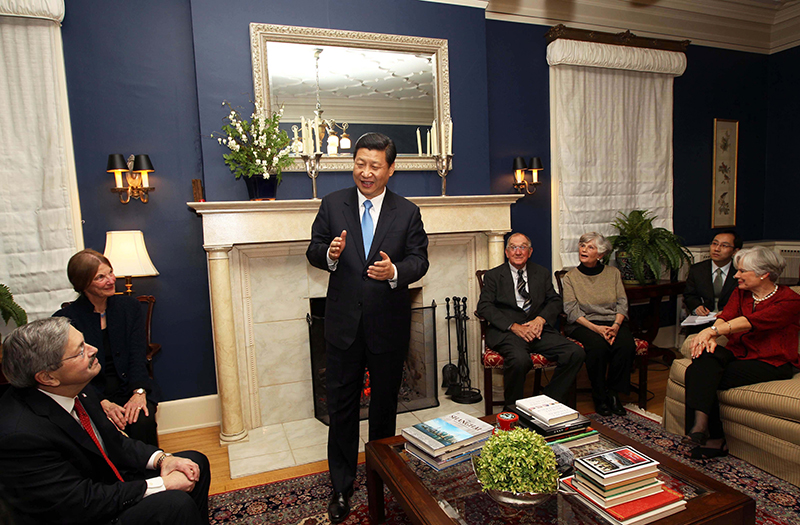 習(xí)近平2012年訪美時與老朋友敘舊場景。