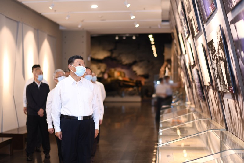 2022年8月16日至17日，中共中央總書記、國家主席、中央軍委主席習(xí)近平在遼寧考察。這是16日下午，習(xí)近平在錦州市考察遼沈戰(zhàn)役紀(jì)念館。 新華社記者 燕雁 攝